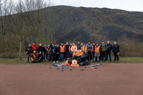 Grand nettoyage des terrils de Loos en Gohelle